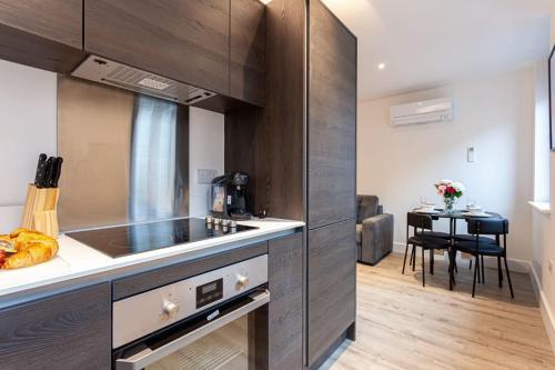 Modern, Luxury One Bedroom Apartment In Manchester, Sleeps 4