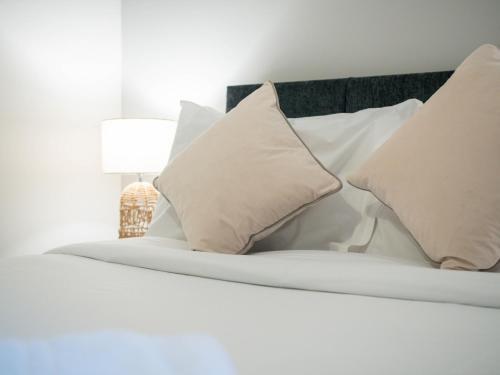 Pass The Keys Spacious Manchester Apartment With Parking