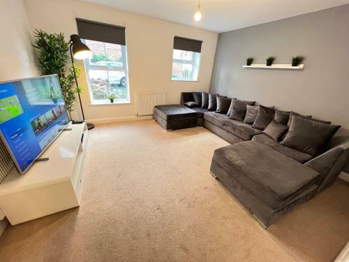 Large Family 4 Bedroom Townhouse - Fallowfield