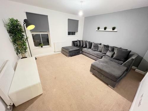 Large Family 4 Bedroom Townhouse - Fallowfield