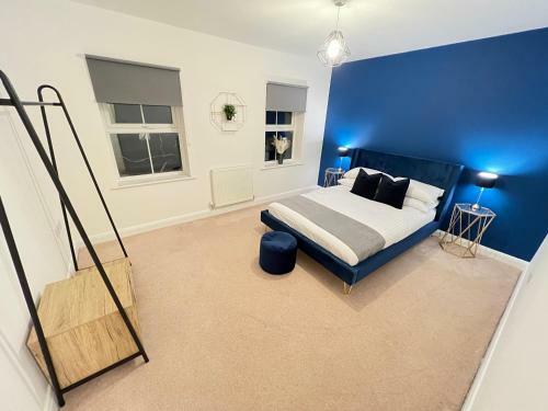 Large Family 4 Bedroom Townhouse - Fallowfield