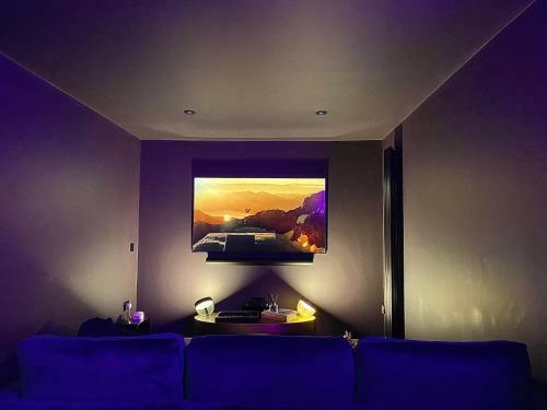 Stunning 4 Bed House With Cinema Room & Parking