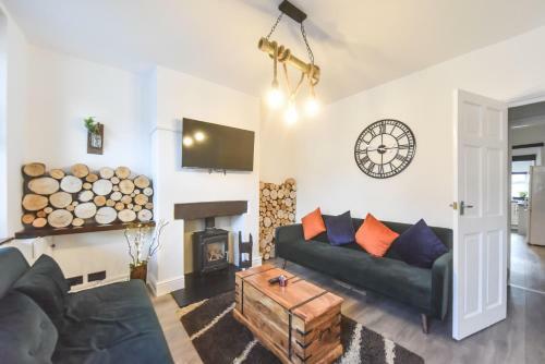 Castle View Cottage, A Charming Three-bedroom Cottage Matlock