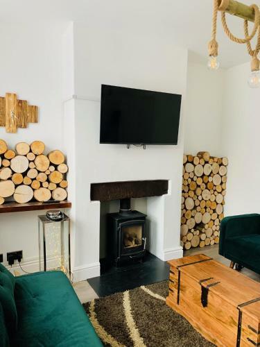 Castle View Cottage, A Charming Three-bedroom Cottage Matlock