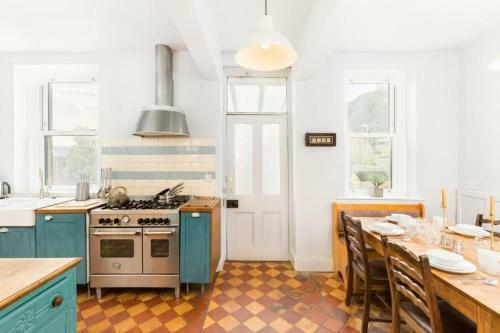 Rustic 4 Bedroom House - Garden -dog Friendly