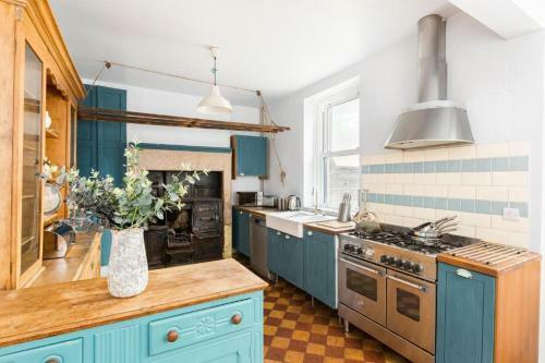 Rustic 4 Bedroom House - Garden -dog Friendly