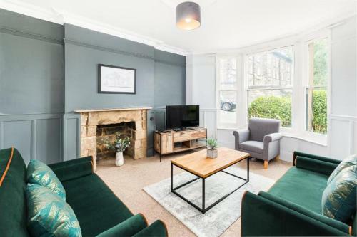 Rustic 4 Bedroom House - Garden -dog Friendly
