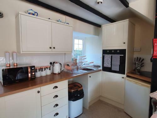 Trelawney Cottage, Sleeps Up To 4, Wifi, Fully Equipped