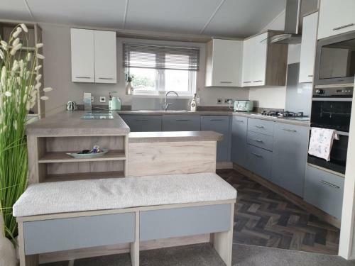 Chichester Lakeside Luxury Lodge