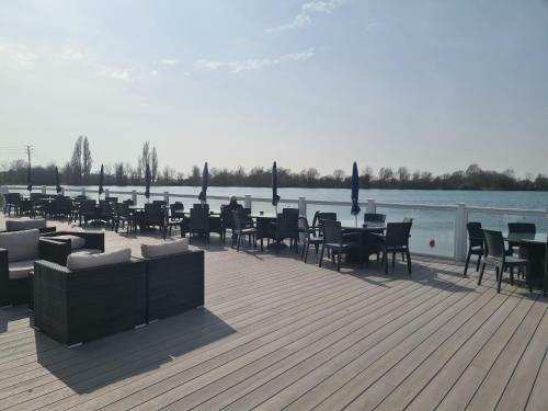 Chichester Lakeside Luxury Lodge
