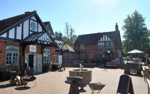 11 Angel Yard, Midhurst