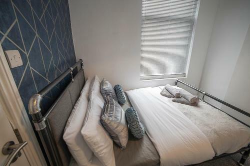 Abingdon House 4 Bedrooms Workstays Uk