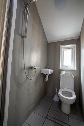 Abingdon House 4 Bedrooms Workstays Uk
