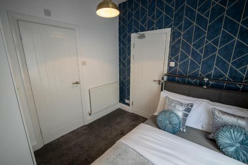Abingdon House 4 Bedrooms Workstays Uk