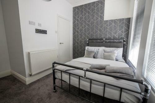 Abingdon House 4 Bedrooms Workstays Uk