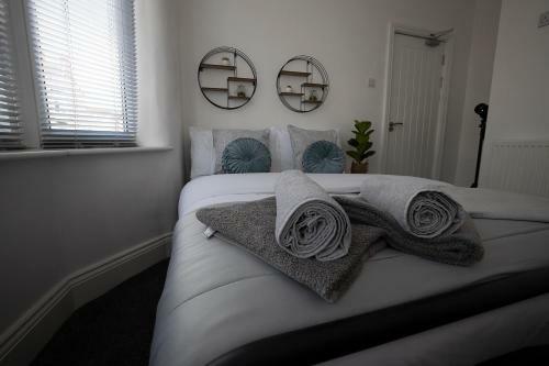 Abingdon House 4 Bedrooms Workstays Uk