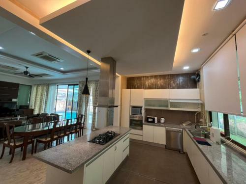Bluwater Grande Villa 9 By Vale Pine