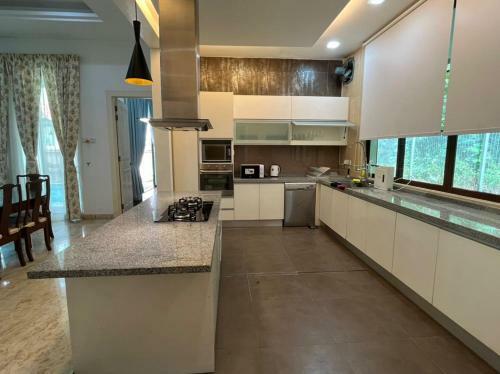 Bluwater Grande Villa 9 By Vale Pine