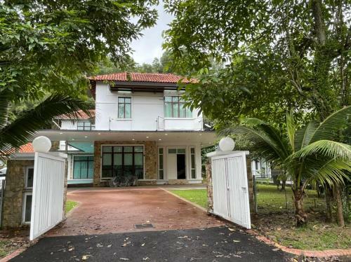 Bluwater Grande Villa 9 By Vale Pine