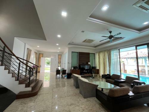 Bluwater Grande Villa 9 By Vale Pine