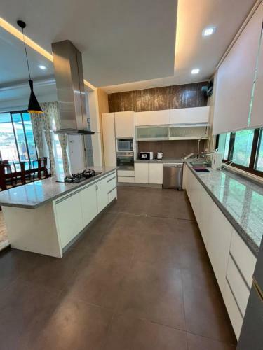Bluwater Grande Villa 9 By Vale Pine