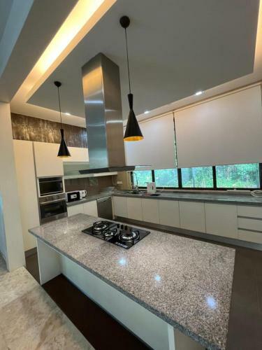Bluwater Grande Villa 9 By Vale Pine