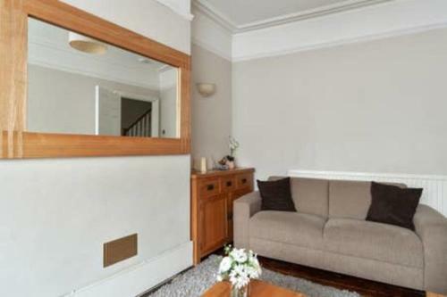 Beautiful Four Bedroom Home With Garden