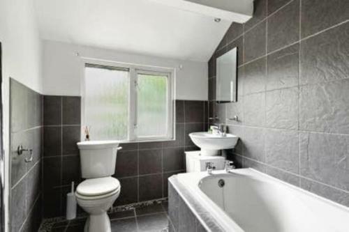 Beautiful Four Bedroom Home With Garden