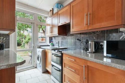 Beautiful Four Bedroom Home With Garden