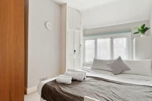 Beautiful Four Bedroom Home With Garden