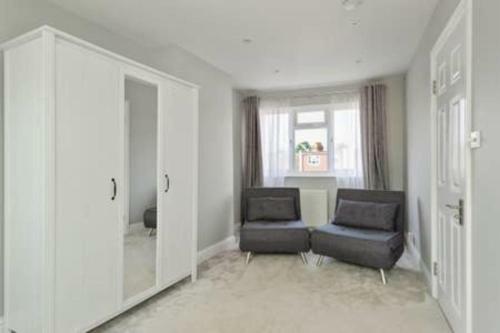 Beautiful Four Bedroom Home With Garden