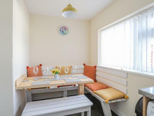 Coastal Cafe Apartment