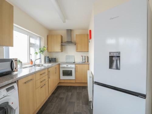 Coastal Cafe Apartment