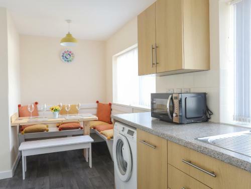 Coastal Cafe Apartment