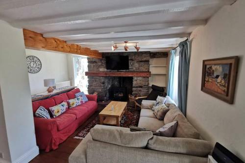 Cosy, Coastal Retreat With A Large Garden