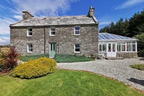 Cosy, Coastal Retreat With A Large Garden