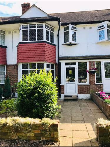 Beautiful House With Excellent Transport Links