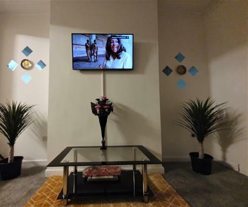 King Bed Premium Luxury Suite + Free Parking + Free Fast Wifi