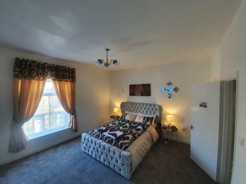 King Bed Premium Luxury Suite + Free Parking + Free Fast Wifi