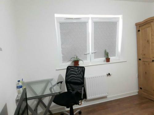 2 Double Rooms Available In 3 Bedroom House