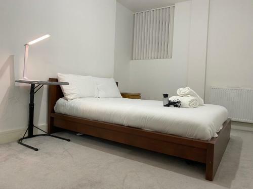 Central Milton Keynes Hub Two Bedroom & Two Bathrooms Serviced Apartment