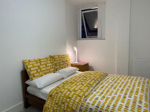 Central Milton Keynes Hub Two Bedroom & Two Bathrooms Serviced Apartment