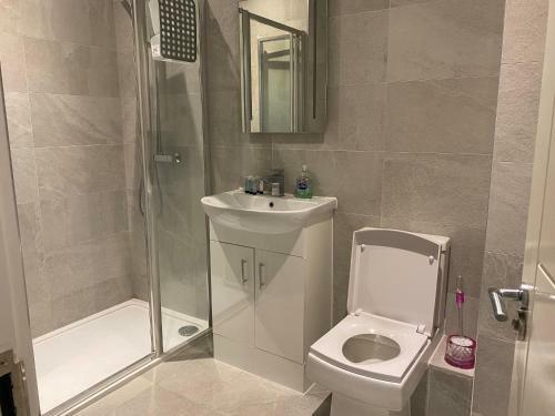 Central Milton Keynes Hub Two Bedroom & Two Bathrooms Serviced Apartment