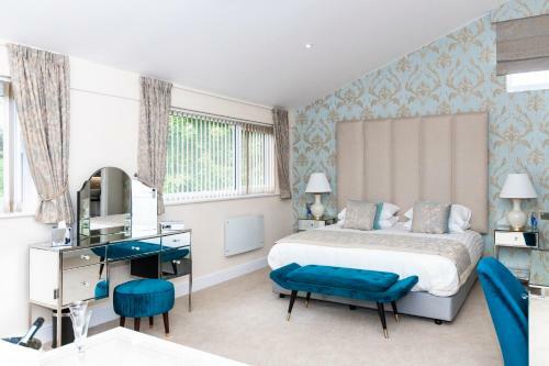 Kingfisher Hotel, Golf And Country Club