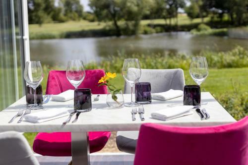 Kingfisher Hotel, Golf And Country Club