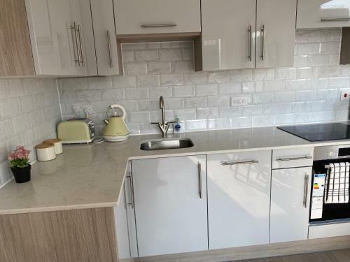Central Location, Parking, Wi-fi, Modern Apartment