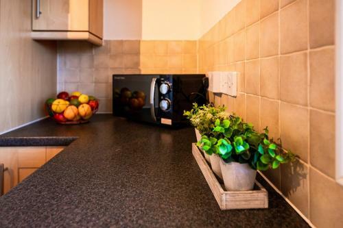 Executive Perivale Apartment By Crew Homes