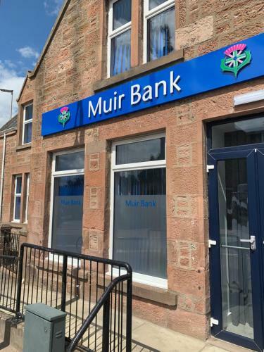 Hotel Muir Bank