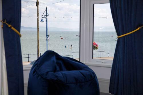 Sea Watch Seafront Holiday House