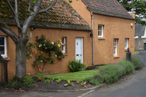 Unique Cosy Cottage With Stunning Gardens